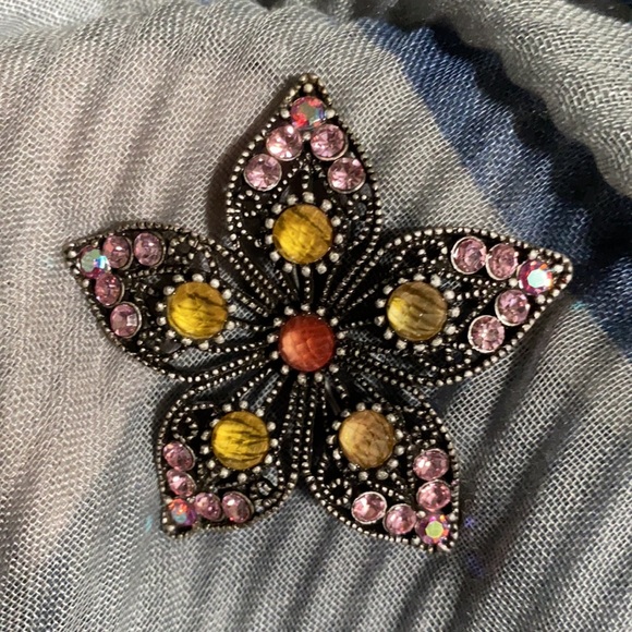 Set of 4 of brooches 3 flower brooches and 1 butterfly with beautiful stones - Picture 2 of 5